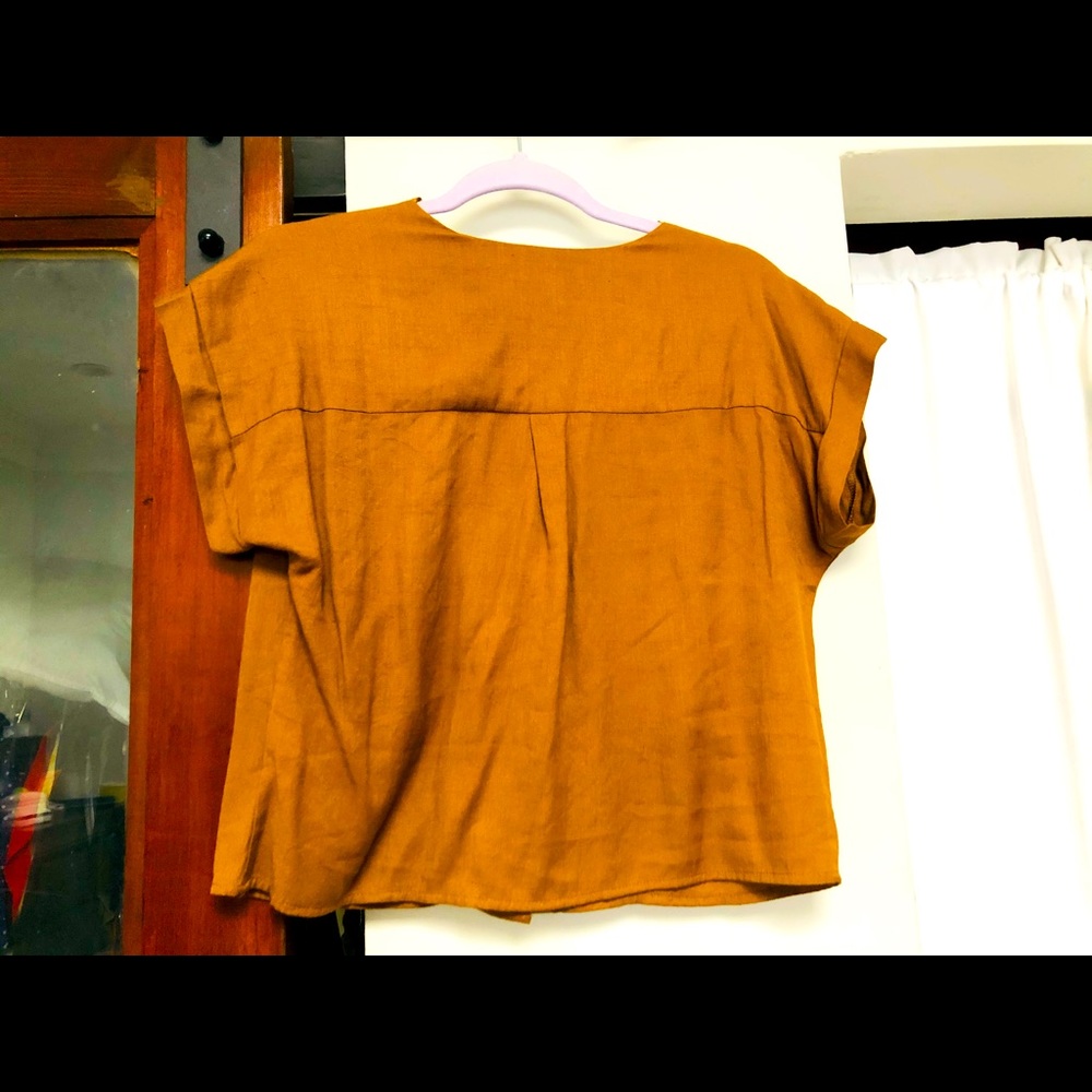 Cute button down crop. - Picture 2 of 2